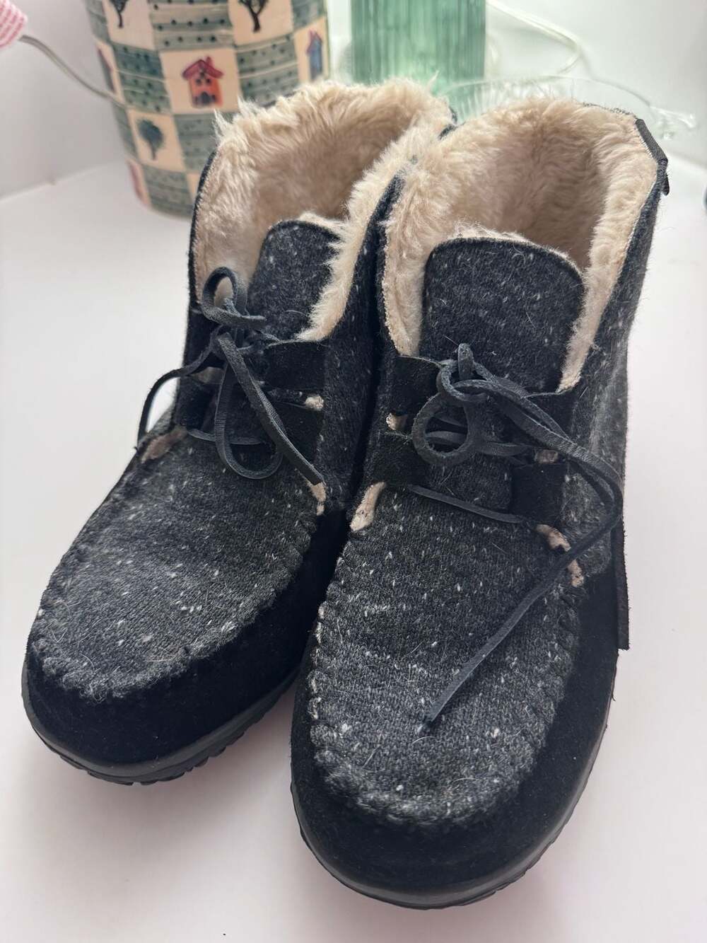 Minnetonka Women's Torrey Suede and Knit Faux Fur Lined Bootie Slippers Black 8M